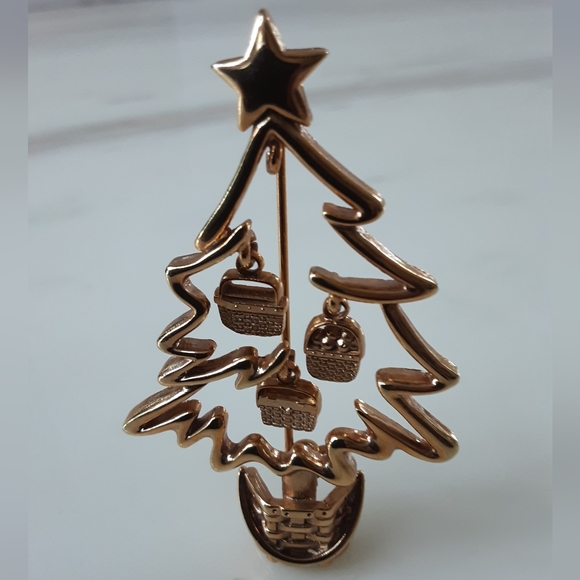 LONGABERGER Gold Plate Hanging Metal Basket Christmas Brooch "Book Piece" - Vtg - Picture 2 of 4